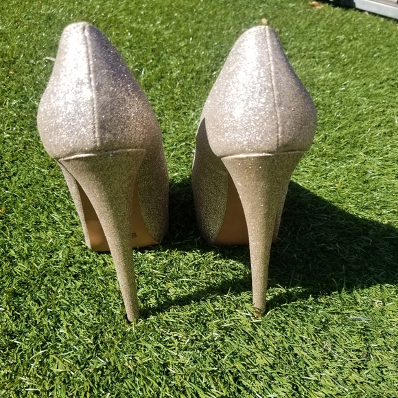 Steve Madden Dejavu Platform Pumps - Picture 2 of 8